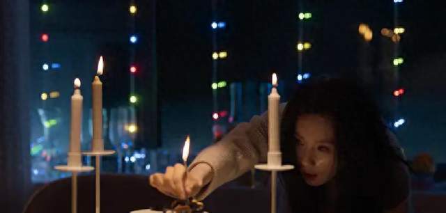 满脸横肉，神情恍惚，盲人演技，还没李沁自然，胡先煦也带不动她