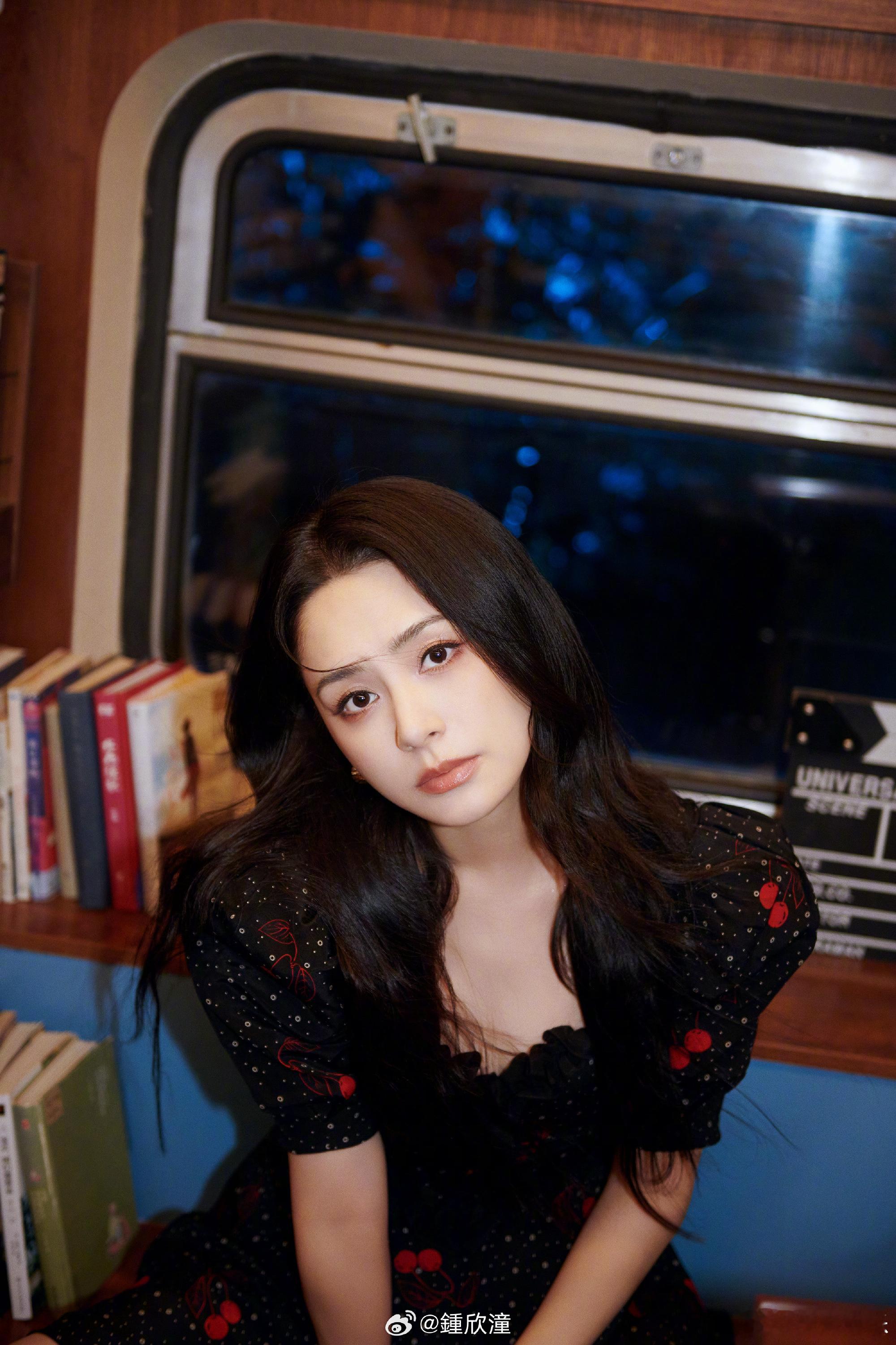 今日，在蔡卓妍结婚的消息公开后，阿娇钟欣潼也发文送上祝福：“没有太多华丽的话，只