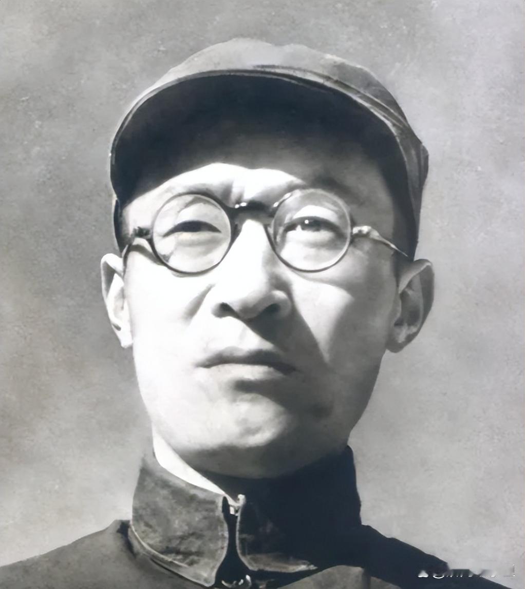 珍贵黑白影像，再现革命先辈王稼祥！年仅25岁便担任军委副主席，年少有为，胆识过人