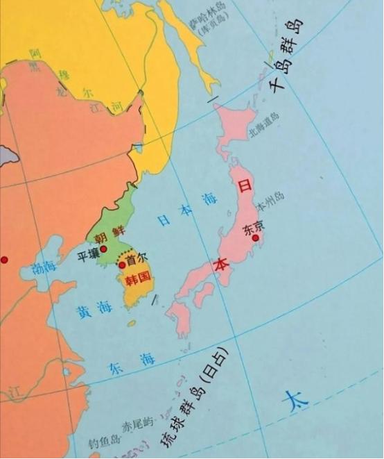 谁能想到日本疯狂挑衅反帮中国？高市早苗狂踩红线、亲美反华 + 扩军修宪，捅破日本
