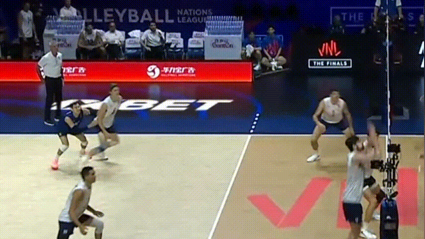 美男杂技排球队 