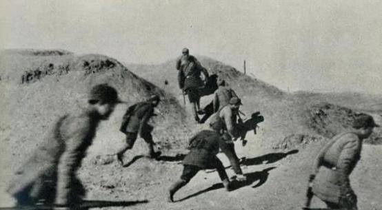 1943年，饶守坤率部在桂子山构筑阵地，可是与敌人交上火之后，他却不禁倒吸了一口