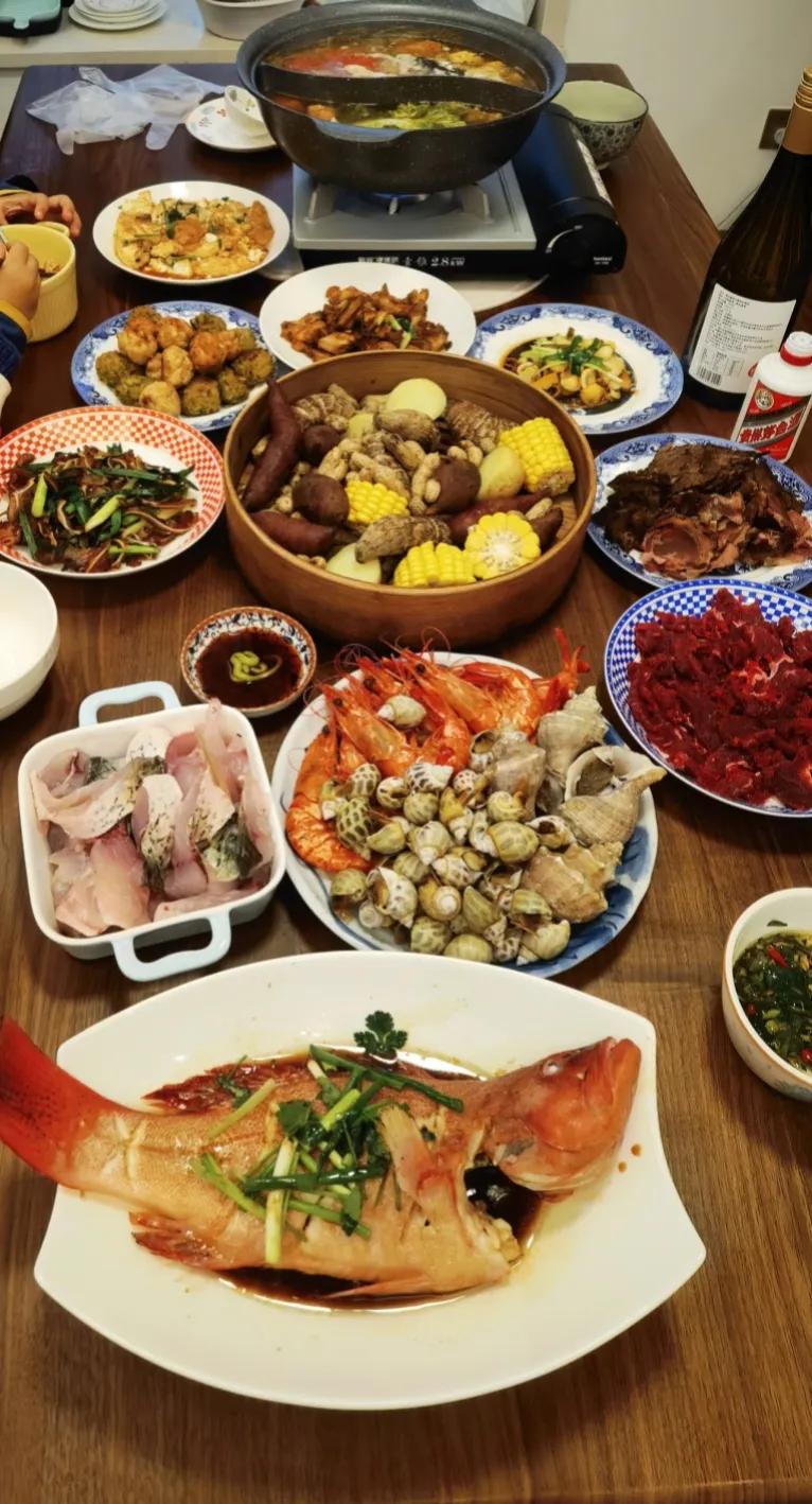 年夜饭还是要晒一下，祝各位龙年大吉大利