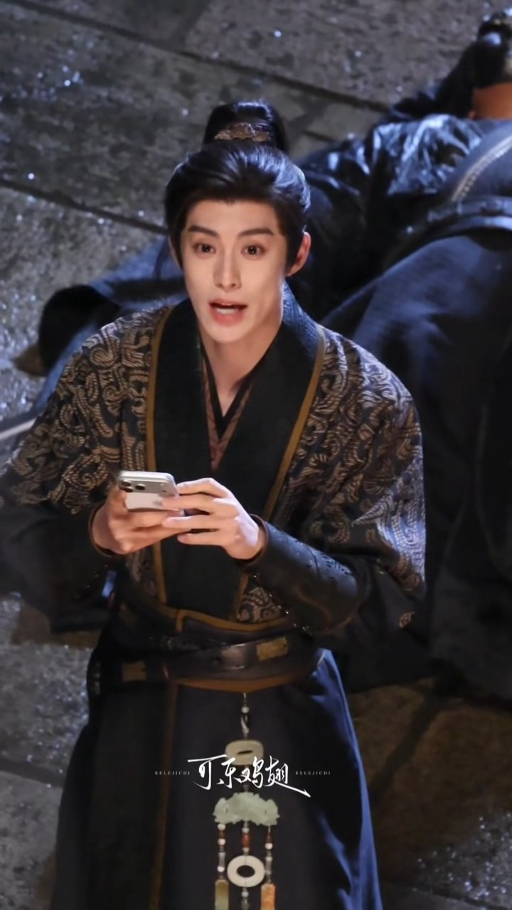 哈哈哈哈哈哈哈哈哈王鹤棣中气十足哈哈哈哈（cr📕鸡翅补给岛），“我们是彼此的摄