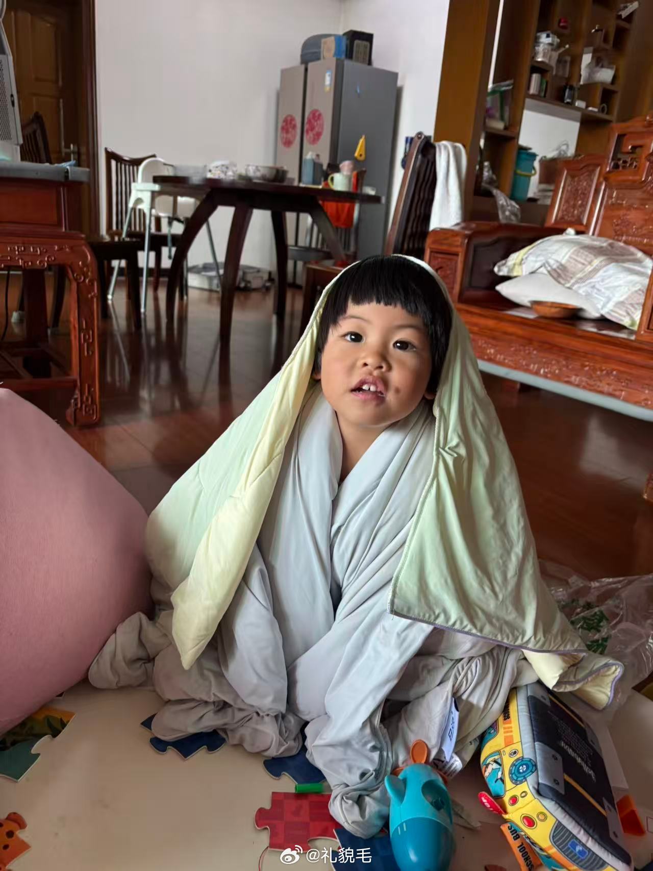 早上很早就起来了，一早上在忙公司的事，又跟会计见了一面，十一点到家睡着了，刚起来