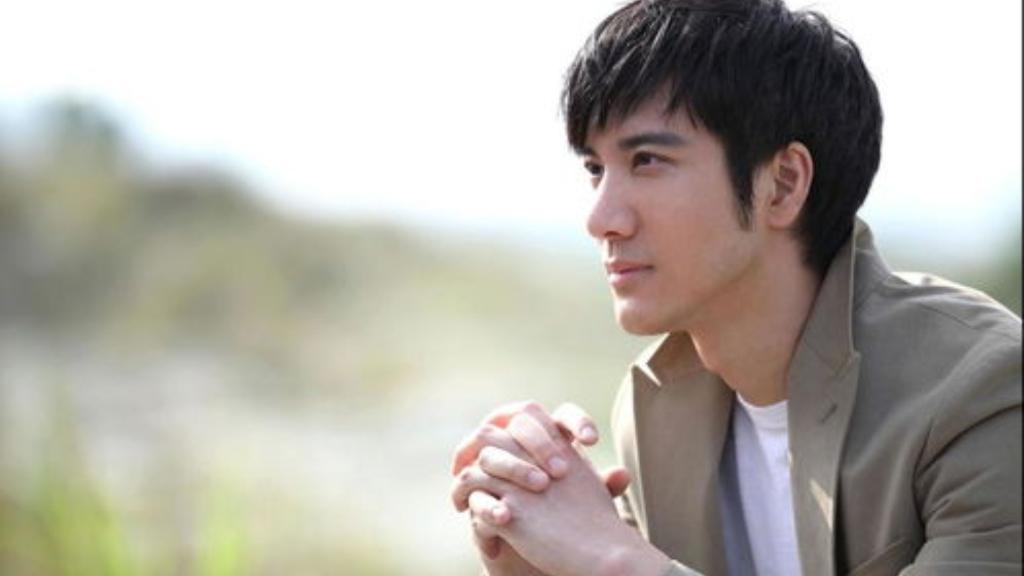 你知道吗？50岁的王力宏在巡演期间晒出的健身照里，清晰分明的6块腹肌直接刷爆全网