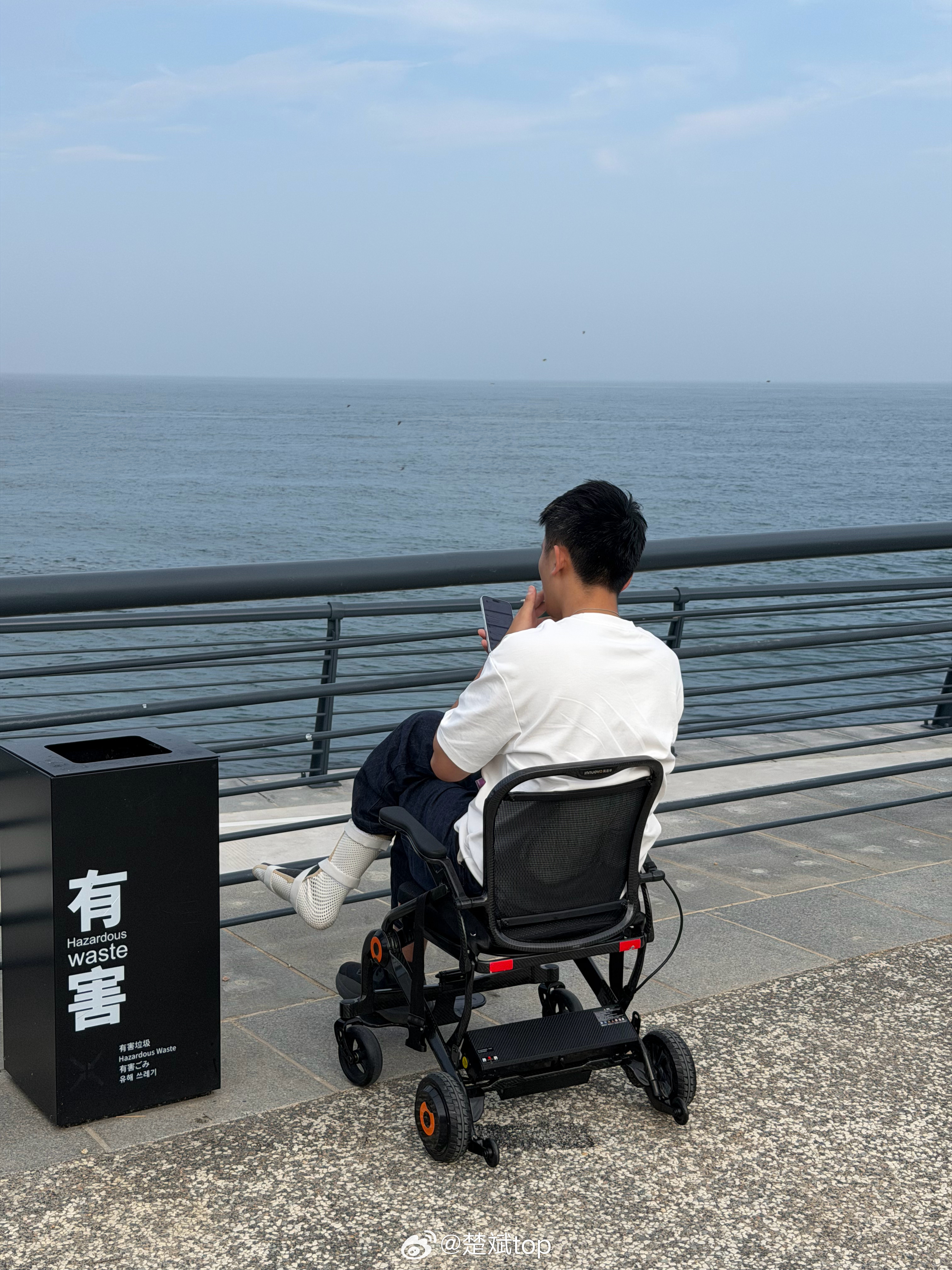拍这张照片的时候还是残疾人与海，现在变成与海了！