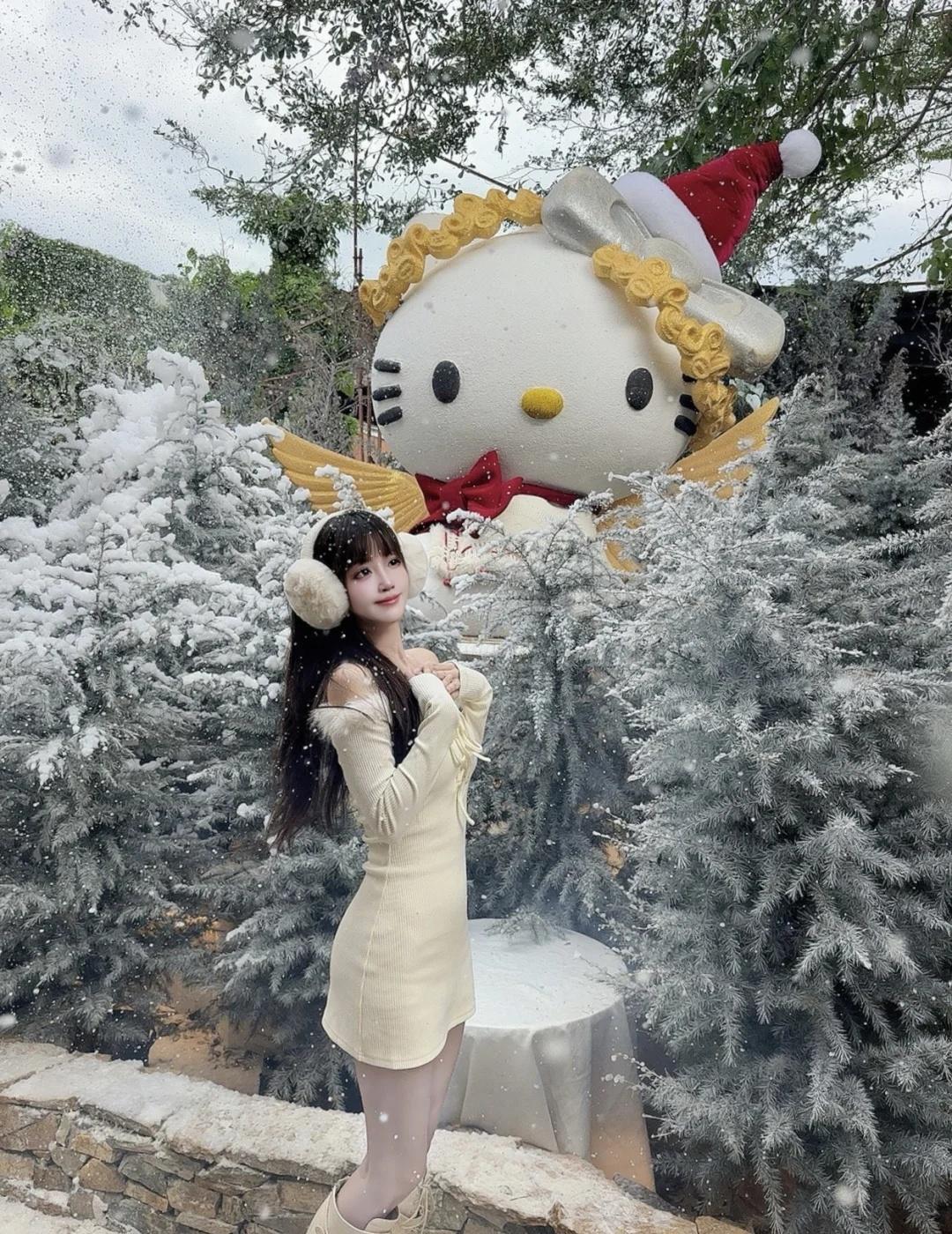 救命‼️怎么会有这么好拍的店❄️这居然是深圳
会下雪的餐厅 提前被圣诞的浪漫包围