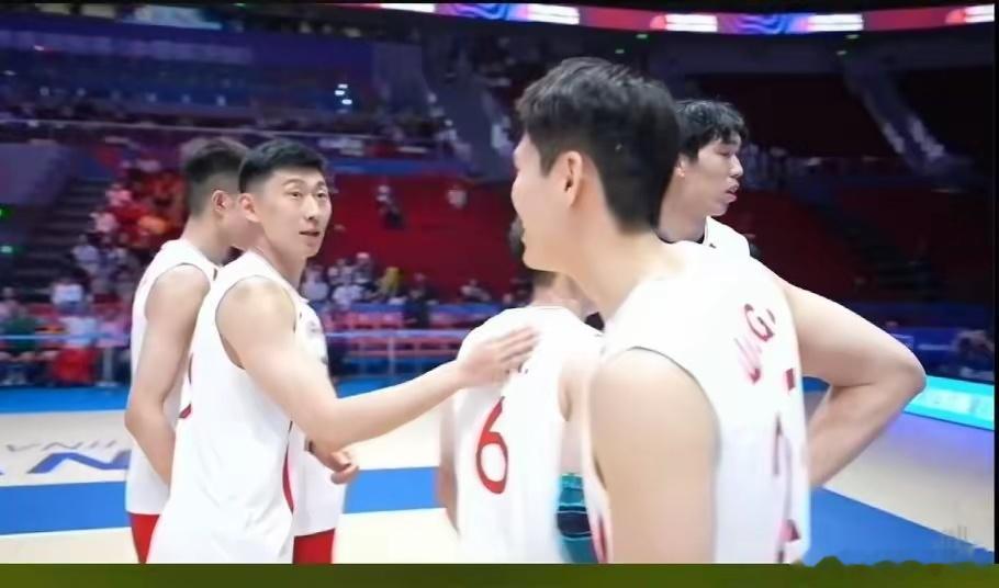 中国男排2比3斯洛文尼亚男排世界男排联赛临沂站，中国男排对阵斯洛文尼亚，最终中国