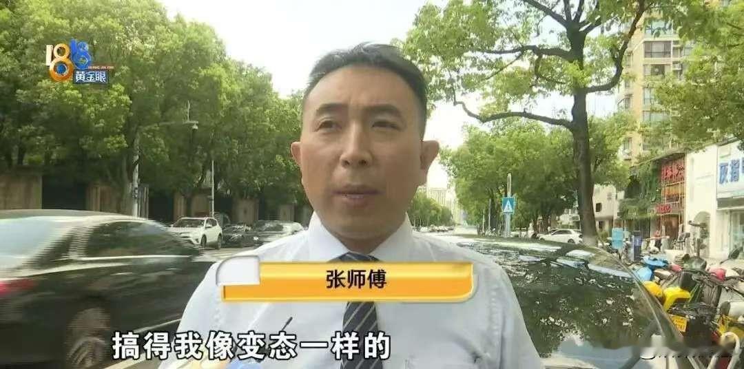 浙江宁波，专车司机深夜接了一对男女乘客，谁知，没走几分钟，女的直接脱掉鞋踩在座位