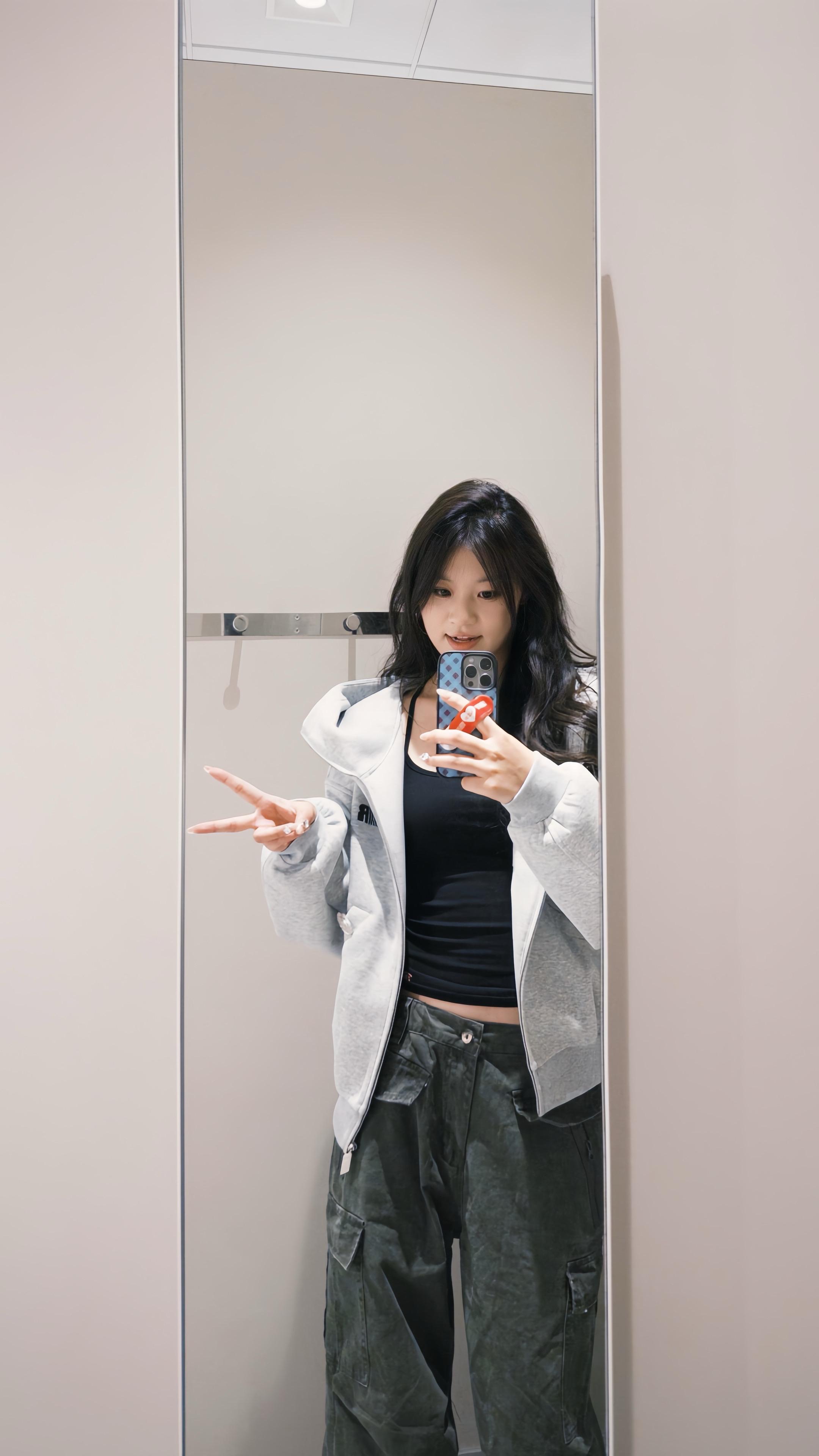 偷偷拍下你的样子 各种角度我都喜欢