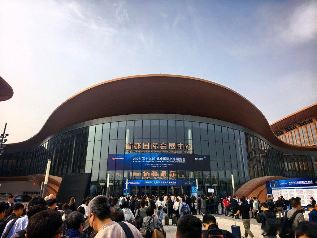 虽然有点大，但动线设计比上海那个强太多了，不迷路，不走冤枉路 