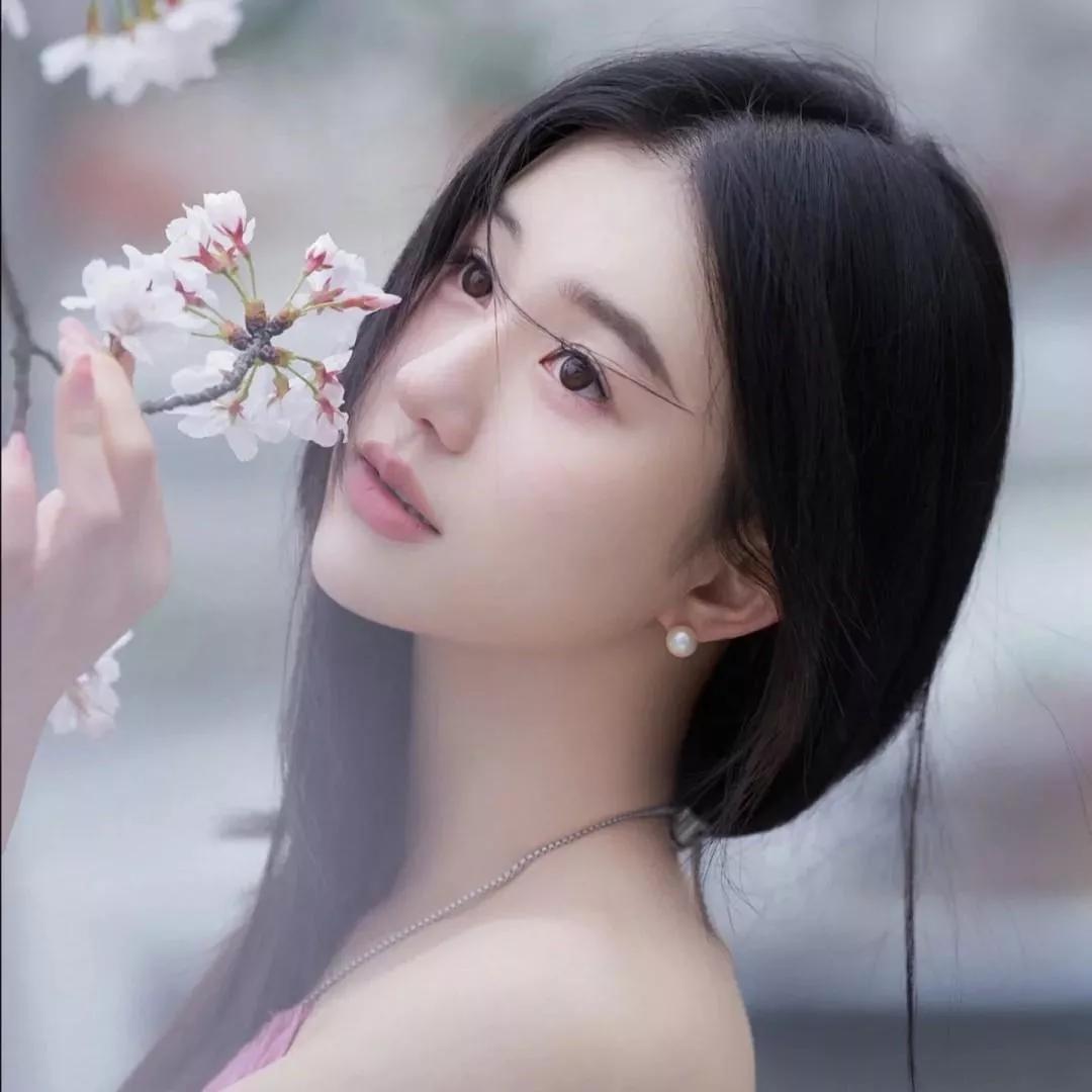 樱花季少女，花香扑鼻，春意盎然梦幻樱花写真 樱花少女照 唯美樱花景 会动的樱花写