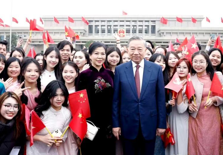 苏林二度将当选后首个出访国给了中国。
信号就是，在他这个任期中，中国依然是首选。