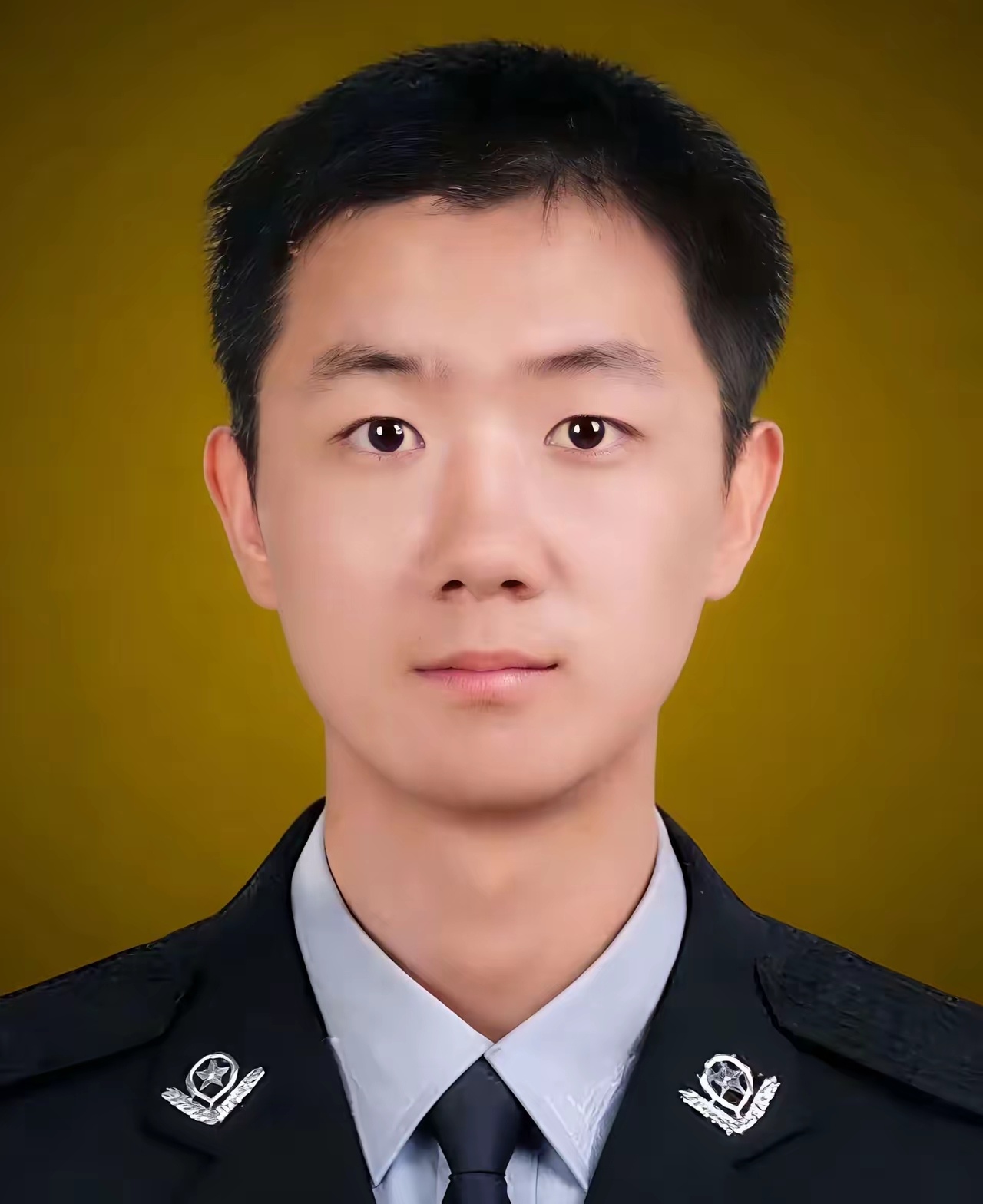 刘才添，为紧急救助事故车辆驾乘人员，不幸被失控车辆碰撞挤压，壮烈牺牲，年仅28岁