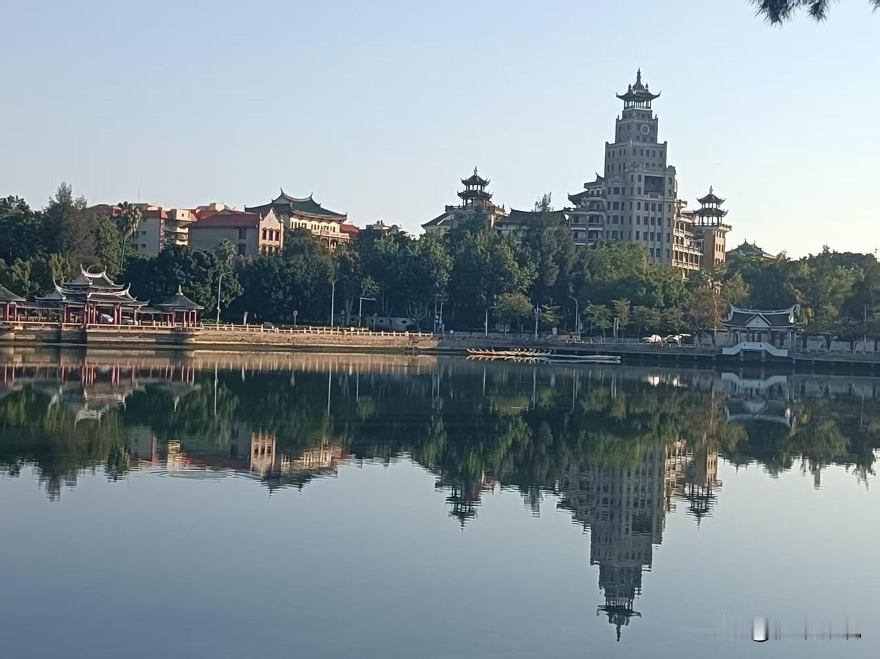 集美与陈嘉庚紧密相连，陈嘉庚堪称集美发展的灵魂人物。他是著名爱国华侨领袖，对集美