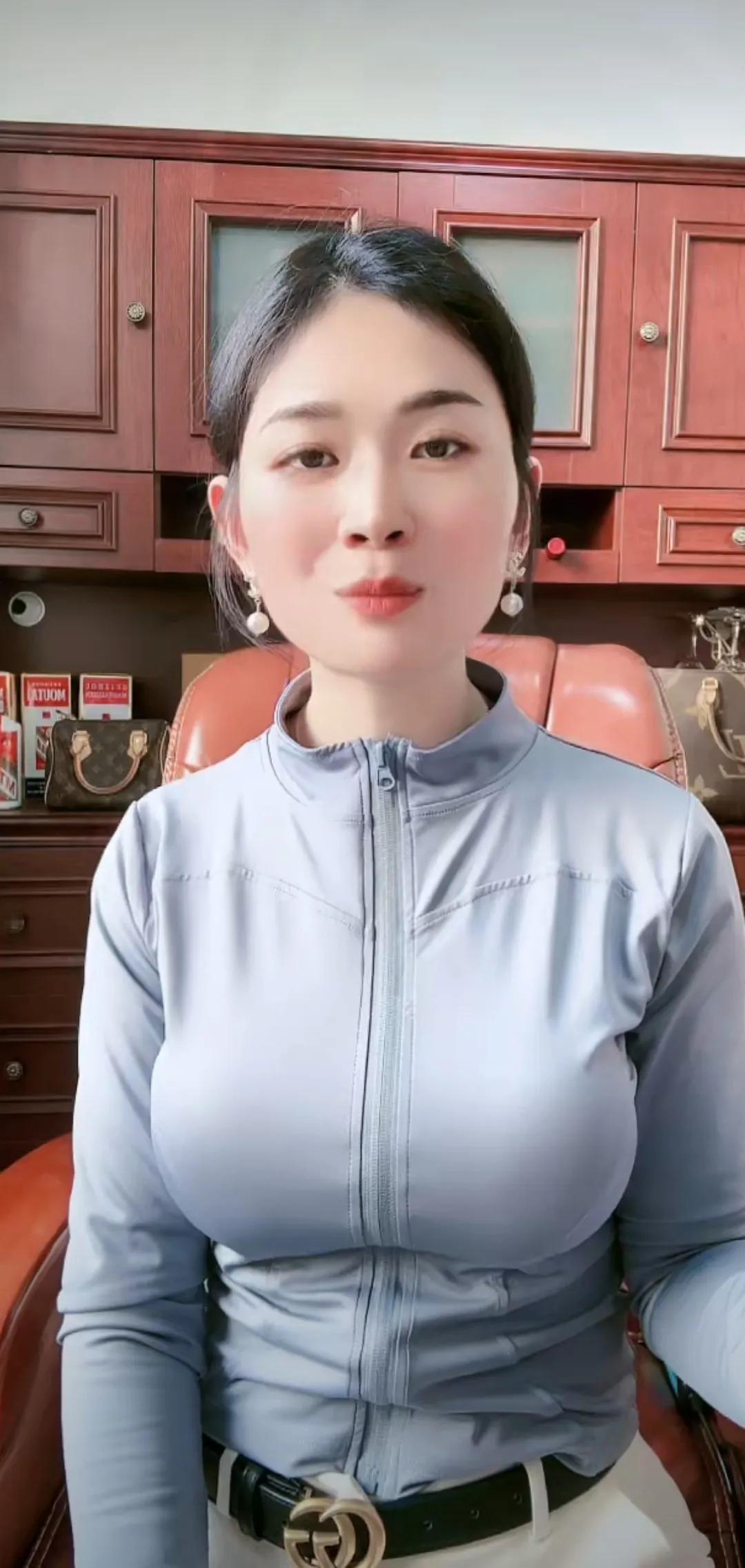 美丽动人，优雅迷人。