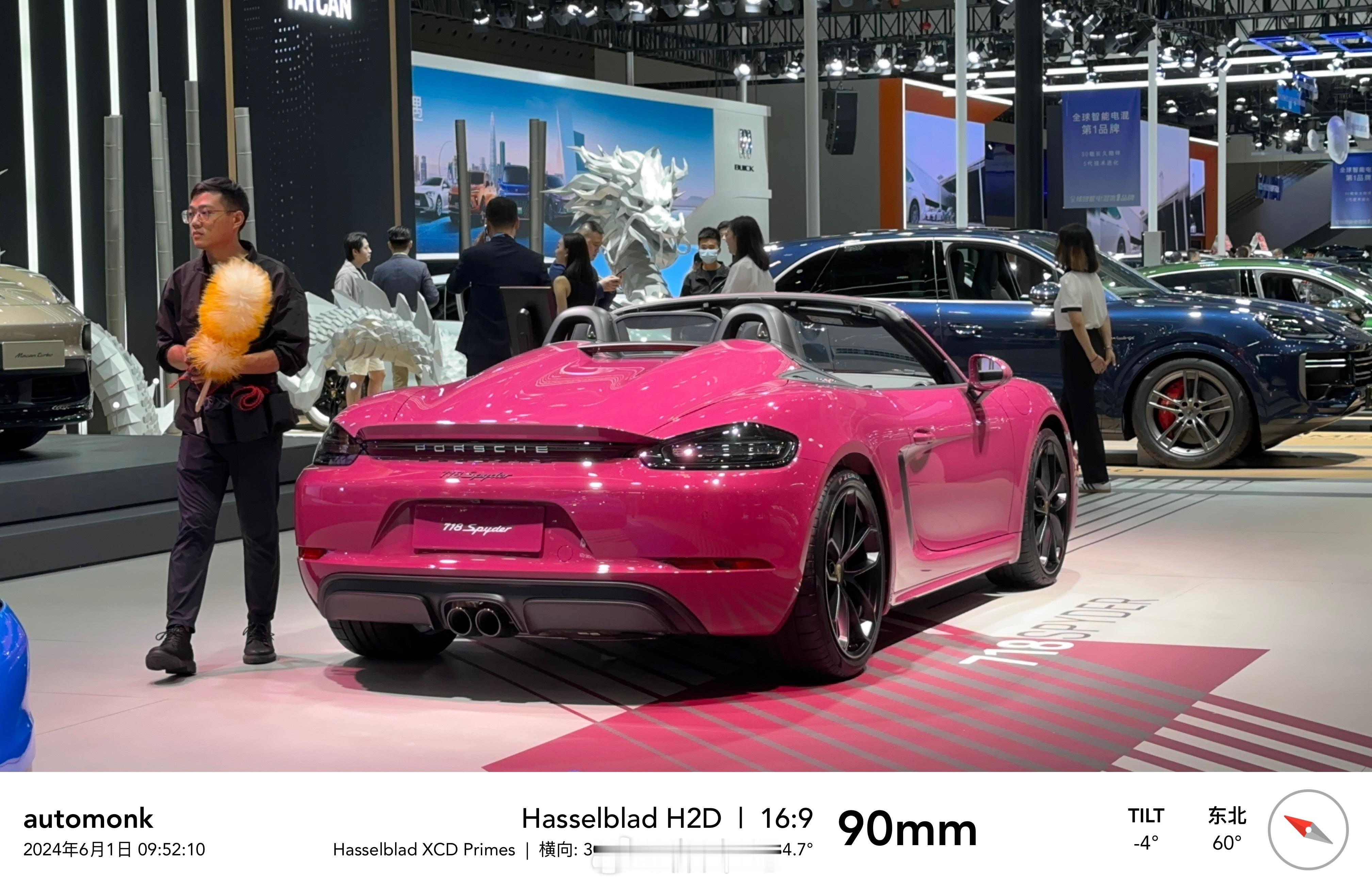2024粤港澳大湾区车展，保时捷展台的注意力，都被这台718 Spyder抢去了