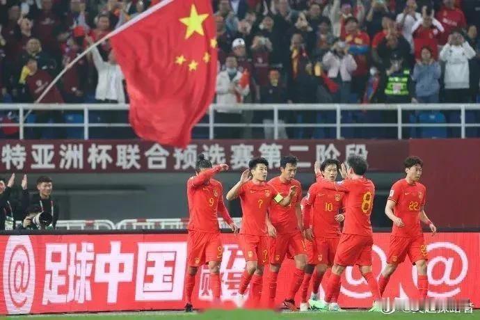 国足晋级18强的三大功臣：
1.扬帅
国足前任主帅扬科维奇在执教期间带领国足以2