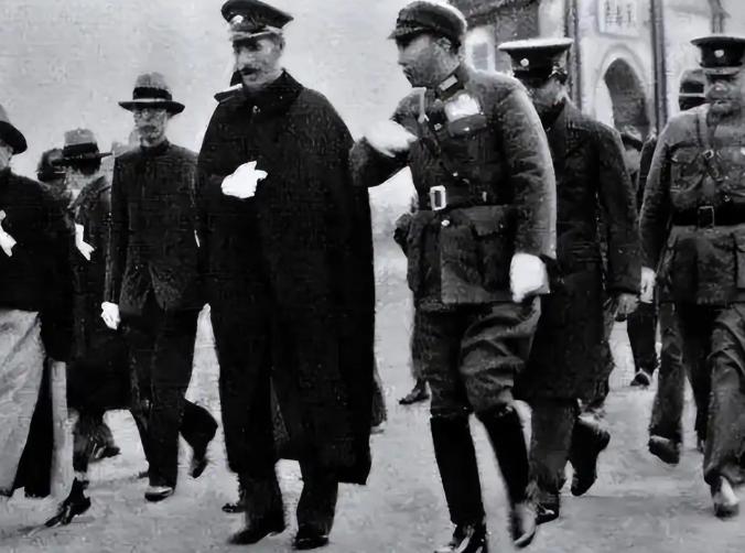 1936年活捉老蒋的孙铭九，解放后中央破例批准：给他安排一份工作。1936年的西