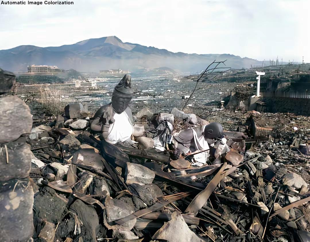 这张照片，是在1945年9月23日小日子某岛的场景。如果小日子还执迷不悟，不思悔