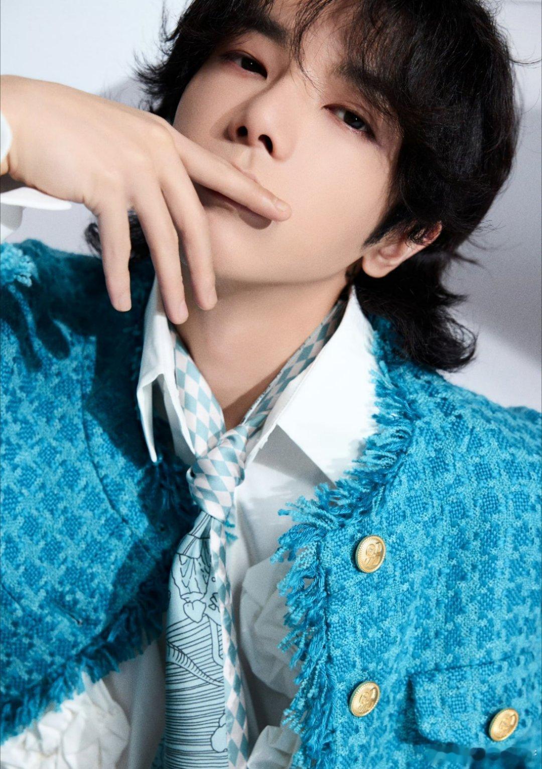 华晨宇写真图，这个造型🉑。#华晨宇[超话]# ​​​