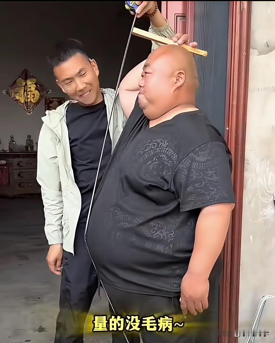 笑到我拍大腿！朋友说自己1米85我狂怼“吹牛”，直到看见他这波量身高操作…
 