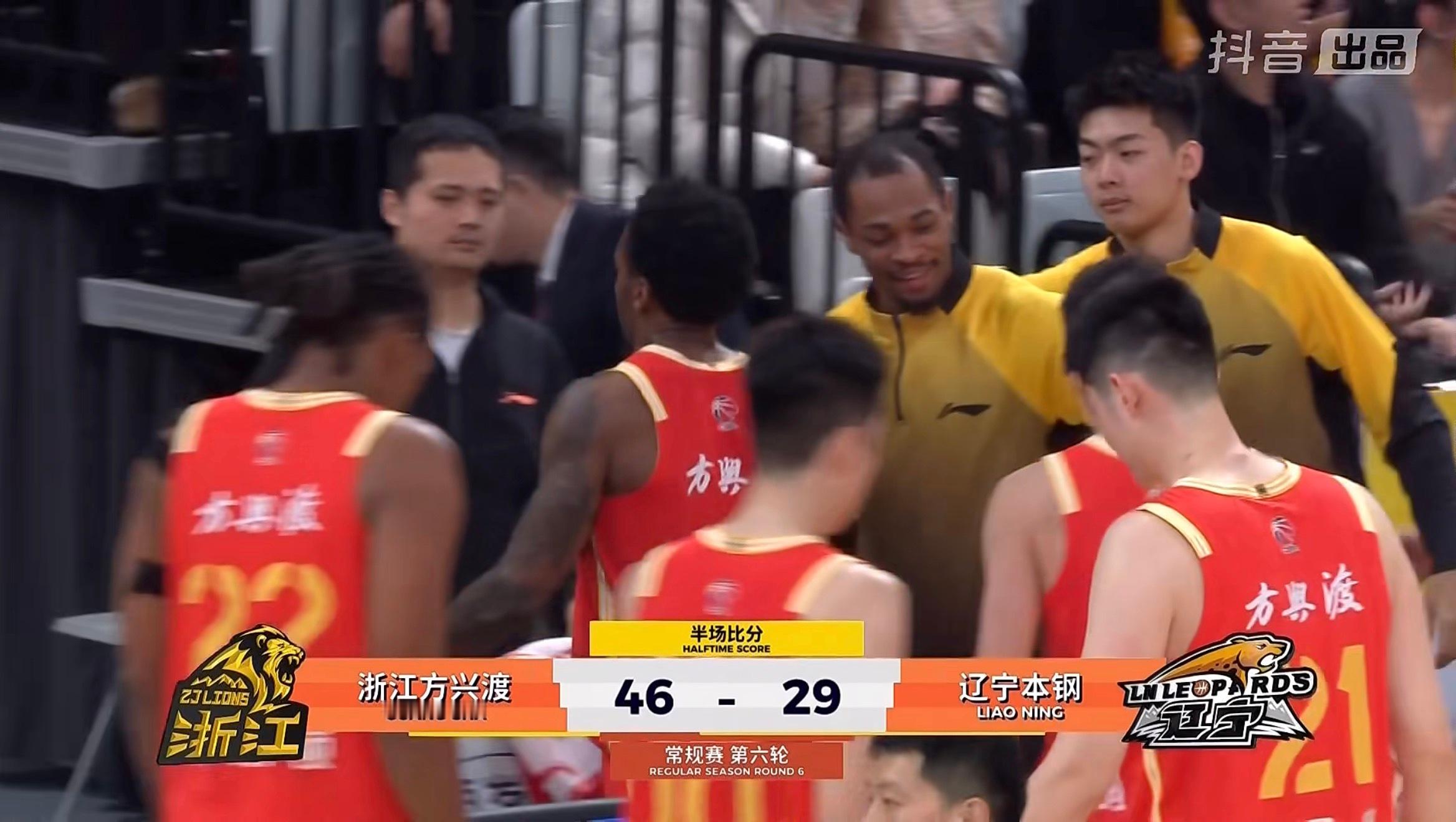 孙铭徽在半场结束前连续立功，浙江广厦暂时46-29领先，辽宁已经10个失误，对篮