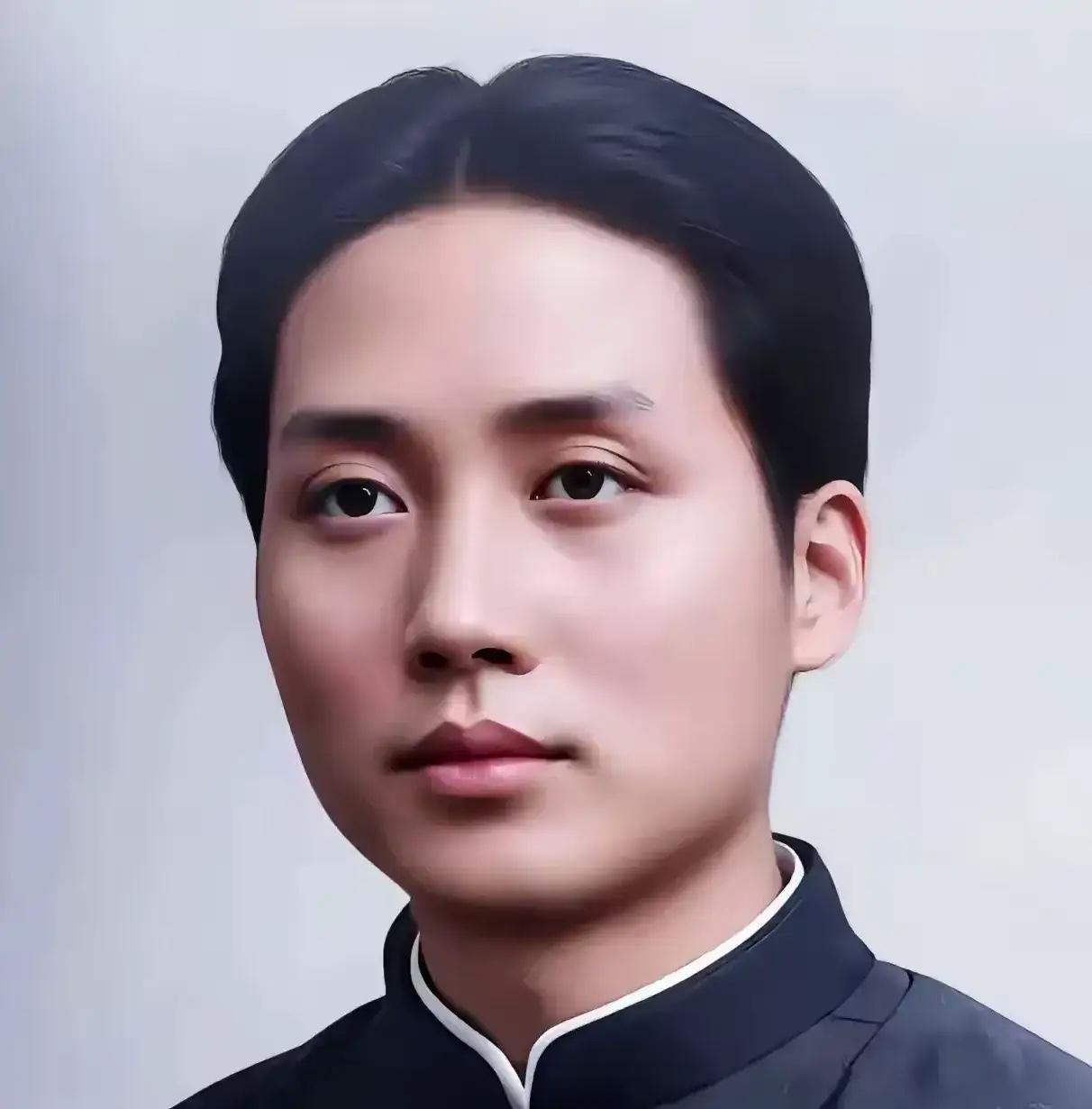 镜头下，毛主席堂堂正正，气宇轩昂，眉目透着大智大勇！

伟人的眼神是清澈明朗的，