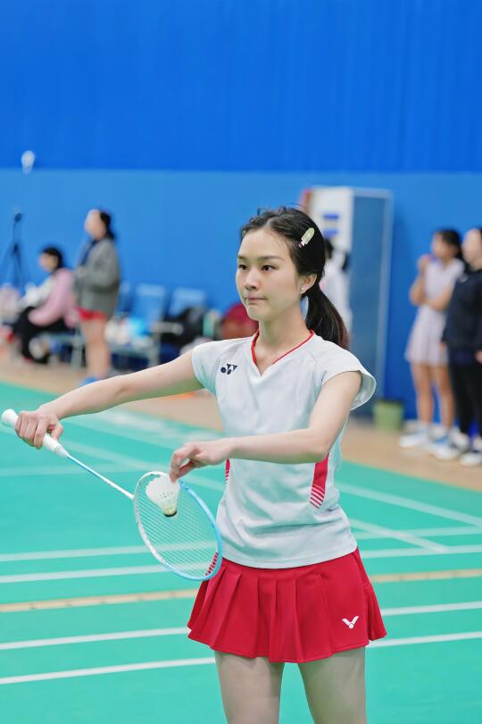 🏸打羽毛球吗？全是女孩子那种！