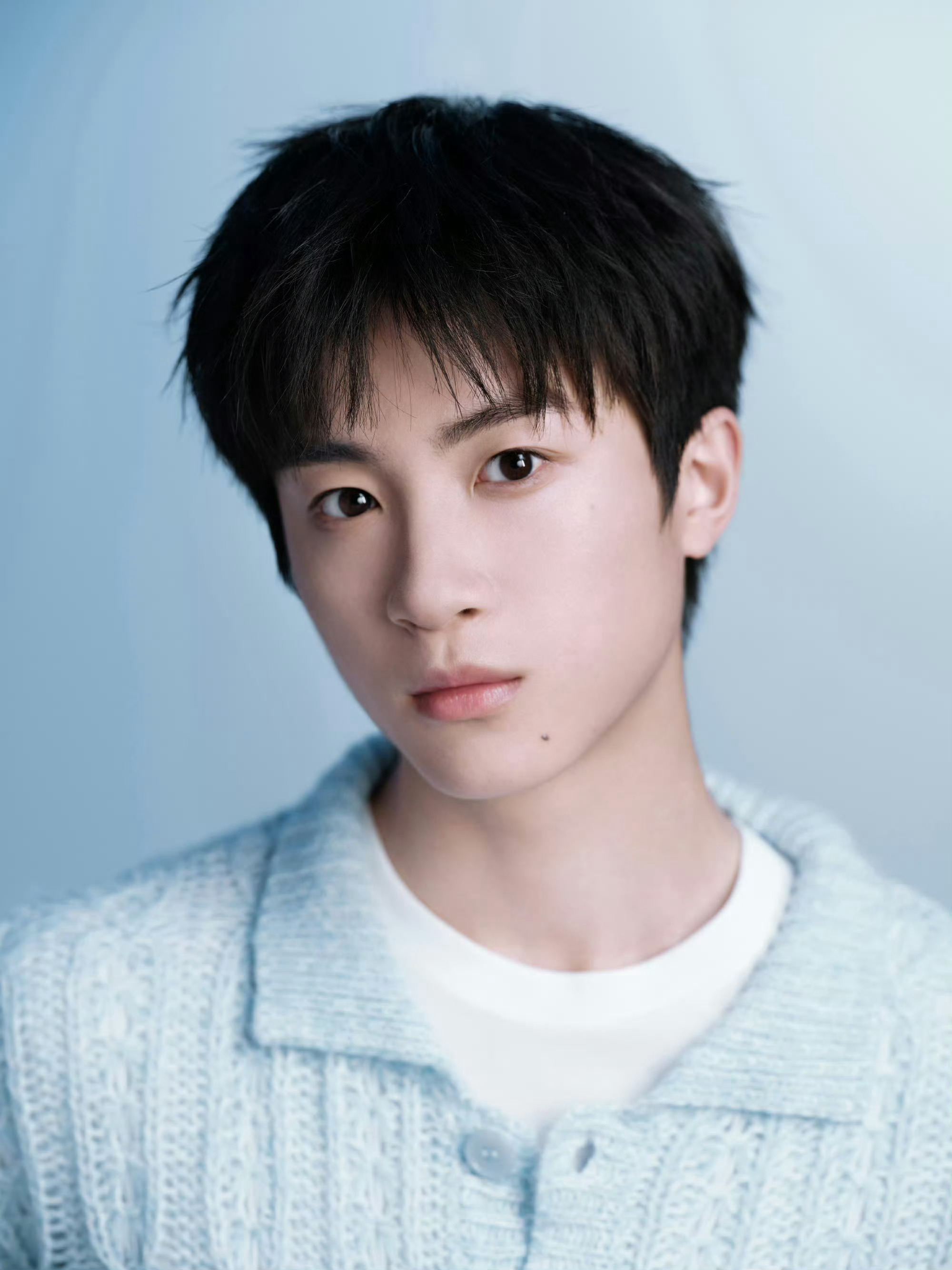 陈曦然贴脸恐吓陈赫李乃文 笑不活了！陈曦然直接贴脸开大，暴躁反骨怼到人脸前，情绪