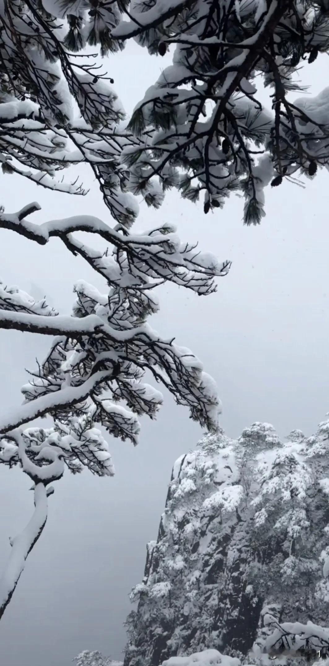 上联：风拂千岭雪，对下联？云绕万峰松