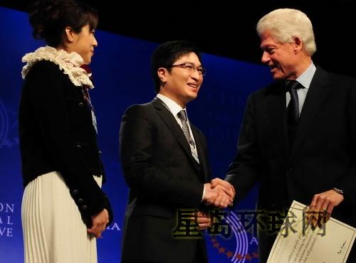 李连杰帅气，克林顿也帅气，李家诚也帅，但他们合影就是没那么养眼。反而是克林顿和美