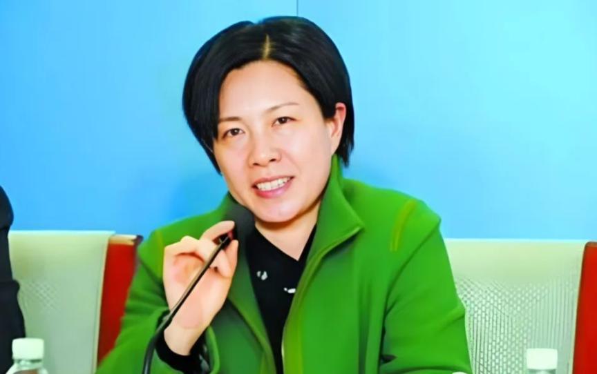 2010年秋天，中纪委调查组走进江苏省财政厅张美芳的办公室，拉开抽屉，一张面额一