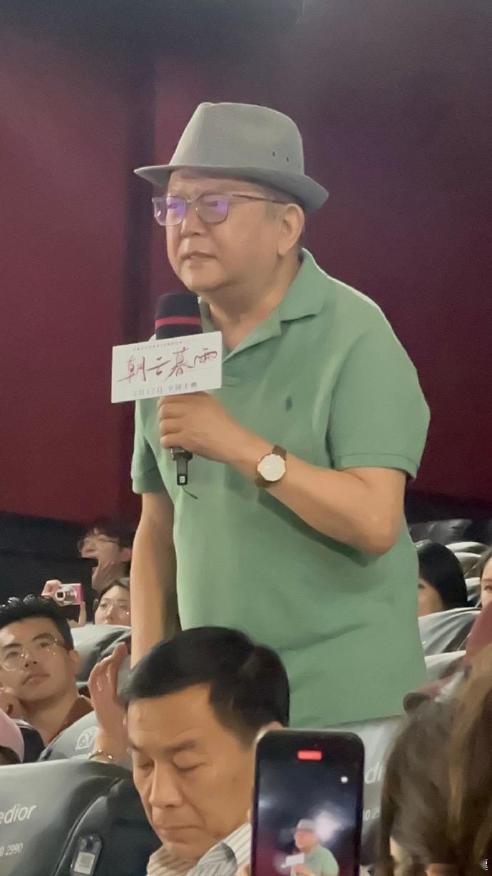 《铁齿铜牙纪晓岚》铁三角重聚，王刚张铁林出席张国立《朝云暮雨》首映礼。5月13日