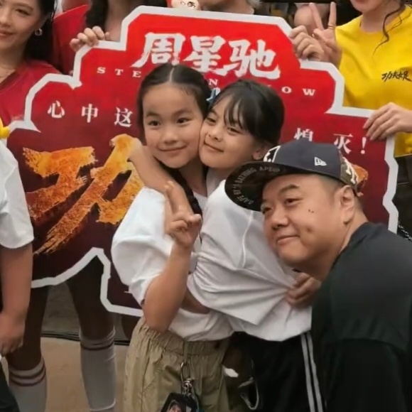 反正小时候的妹宝脸贴脸了张小斐迪丽热巴能不能为了星爷亲一次迪丽热巴提醒粉丝灯牌拿
