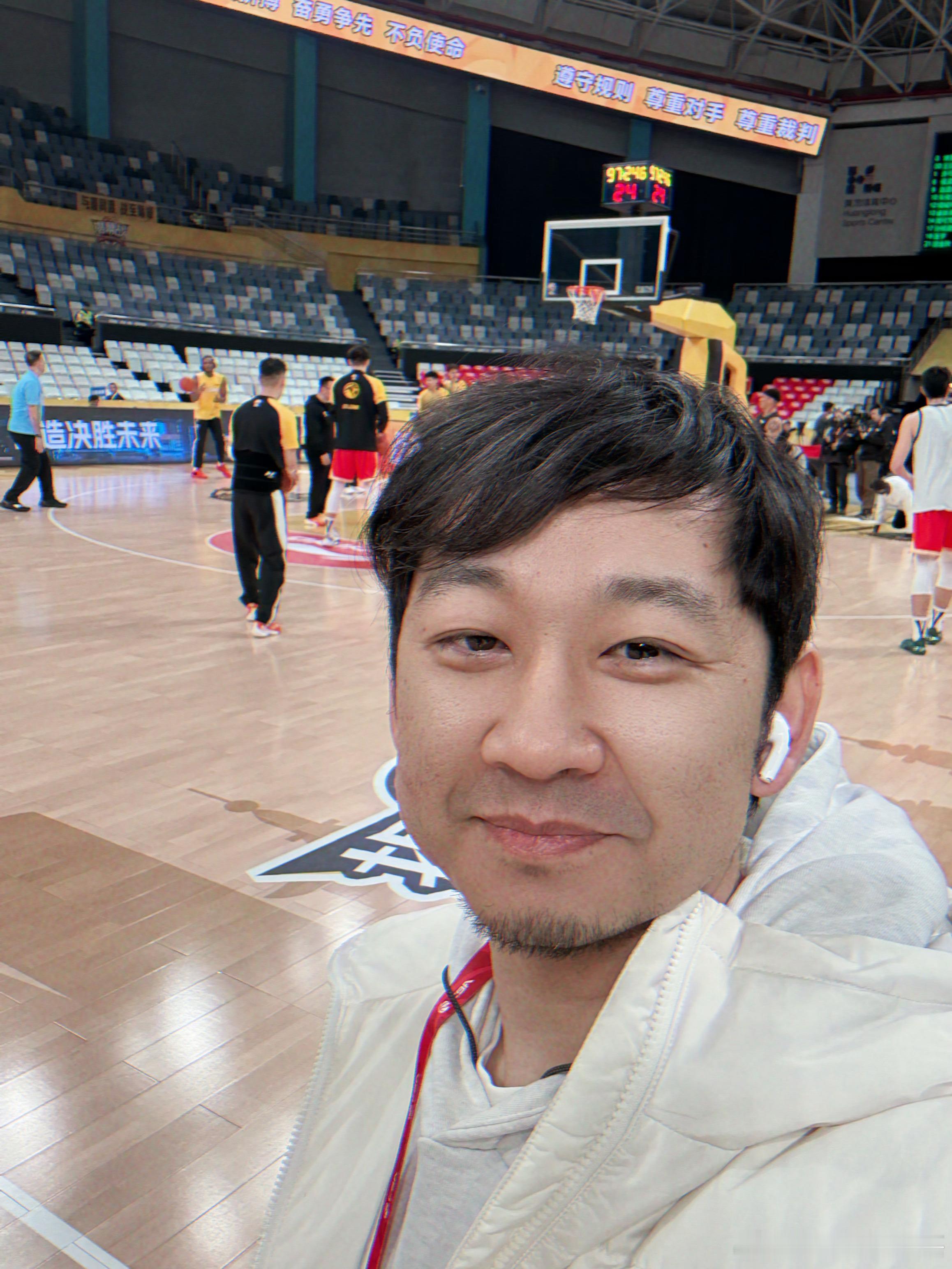 独家消息：据可靠知情人透露，篮球记者贾磊的第20个CBA赛季开始了！ 