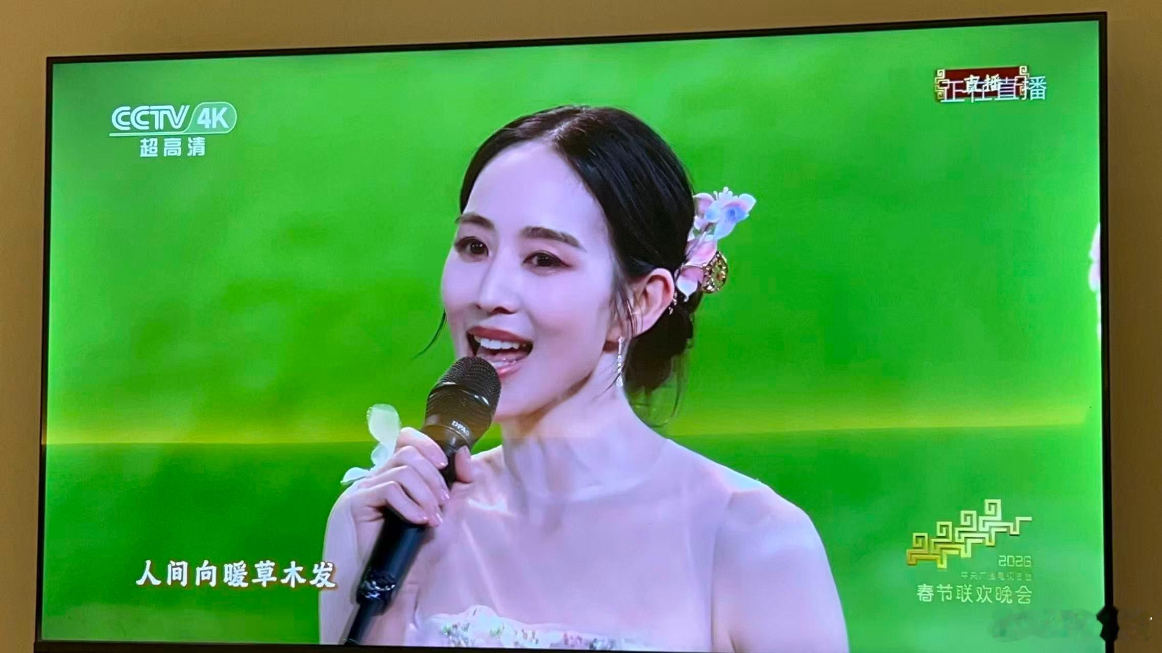 想学张钧甯春晚妆容 相信不止我一个人被张钧甯的春晚妆容给吸引住了，感觉她举手投足