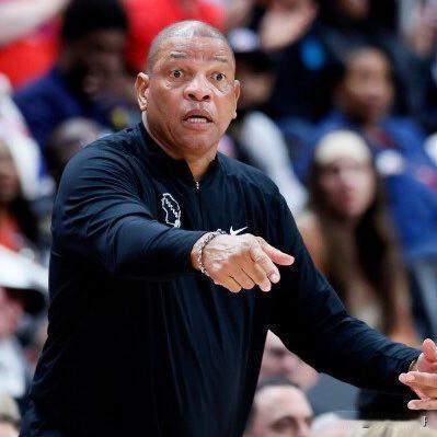 里夫斯又下岗了！！！一个冠军教练头衔吃了十几年红利！

根据记者Shams最新消