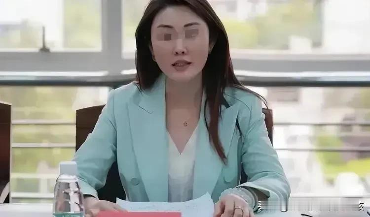恋爱脑太可怕了，这么优秀的人，也一把年纪了。竟然把自己的前途毁了。
现在才知道，