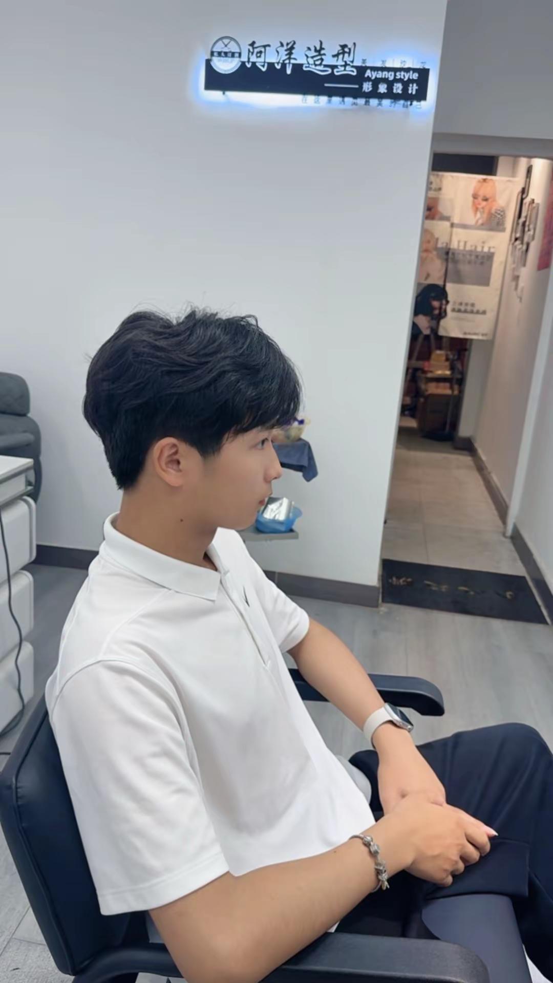 校服落幕，成年开场。从校服到私服，从少年到成年….