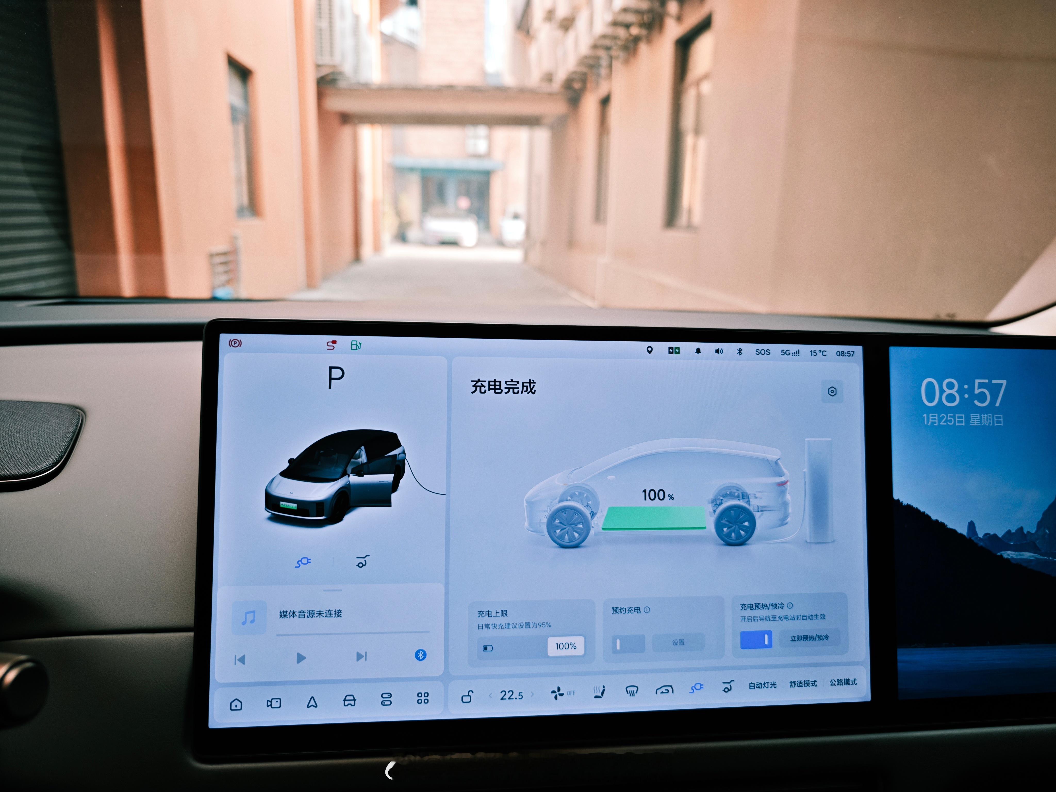 昨天，香港一日游特种兵，起早贪黑，牛马车用的是刚升级ota 8.2 的i8。从公