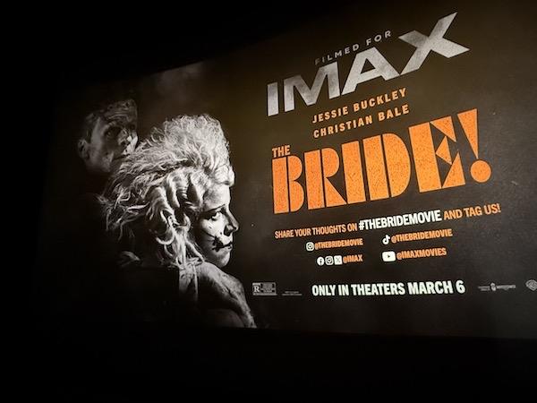 导演访谈：新片《暗黑新娘！》如何全新女权角度解读“科学怪人新娘”这个经典恐怖角色