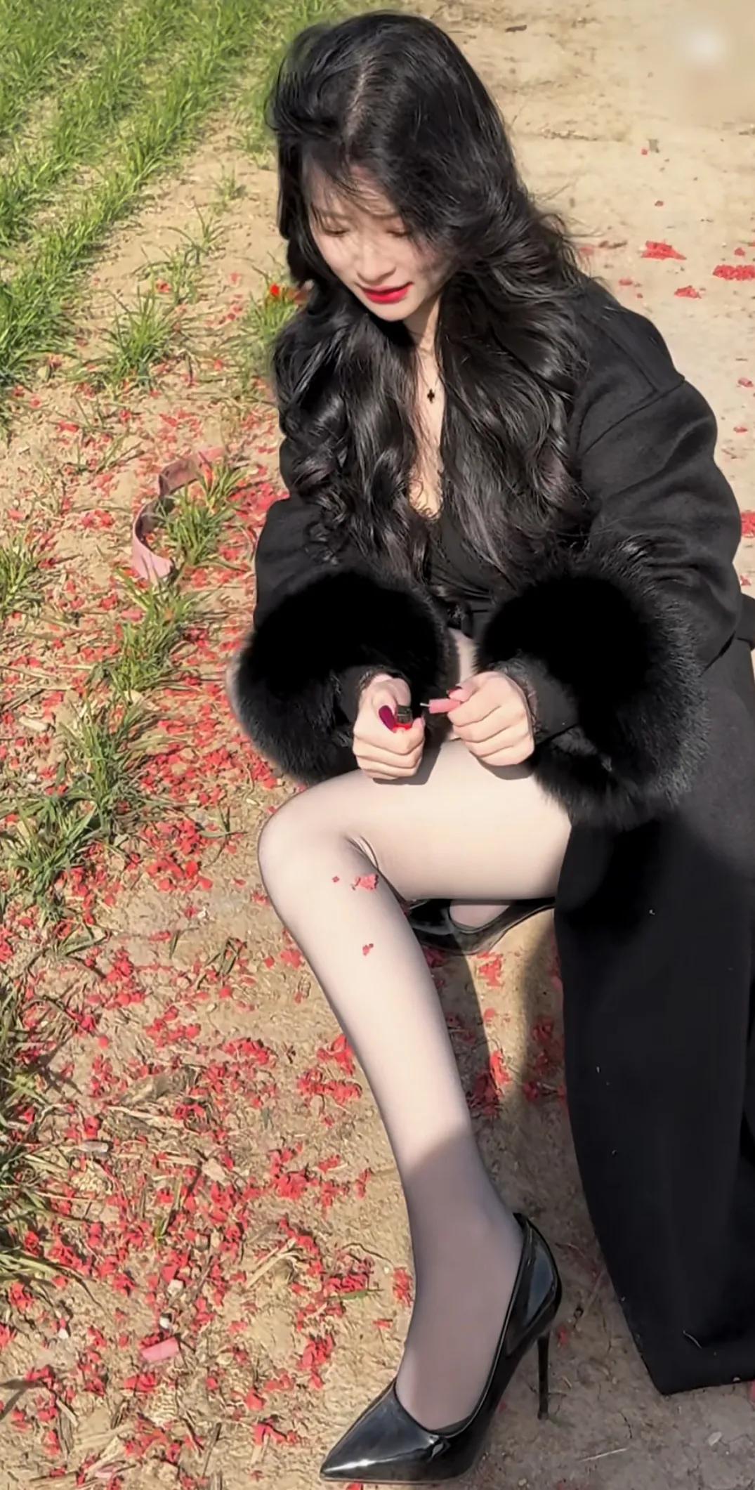 过年陪我放炮吧，我炸过粪缸，炸过大缸，炸过俺二娘家的狗，还没试炸过你高清美女