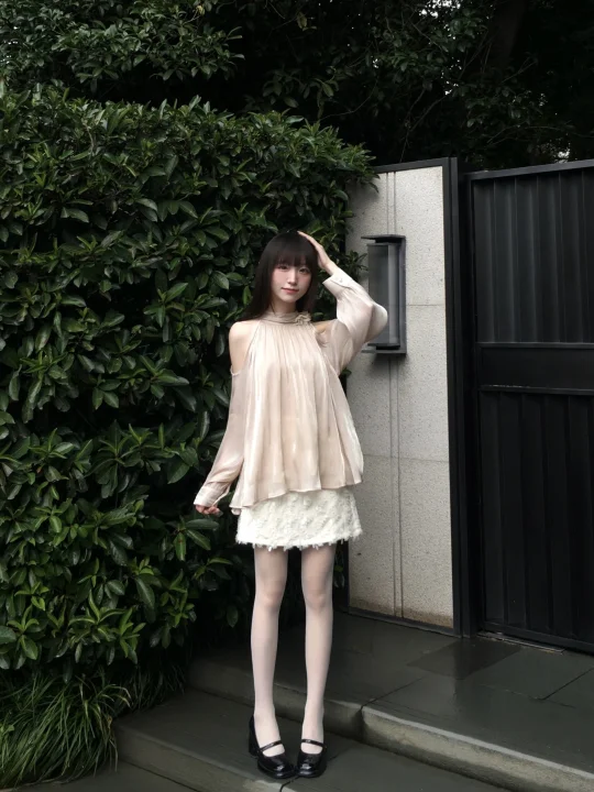 螺青叶前见梨白