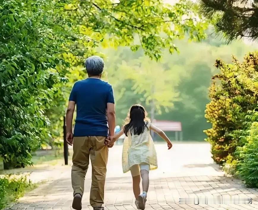 重庆，夫妻为了出门打工，把15岁的女儿交给父母照顾。老两口把孙女照顾到20岁后，