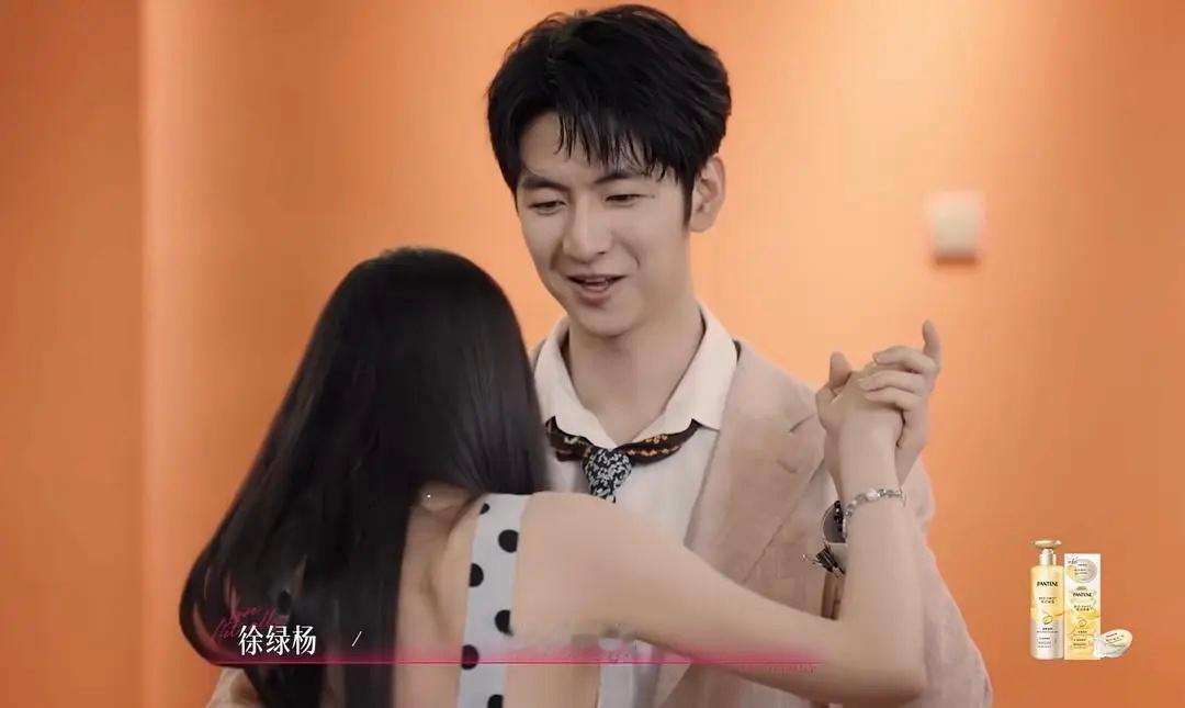 《我都不敢抬头看他》半熟恋人