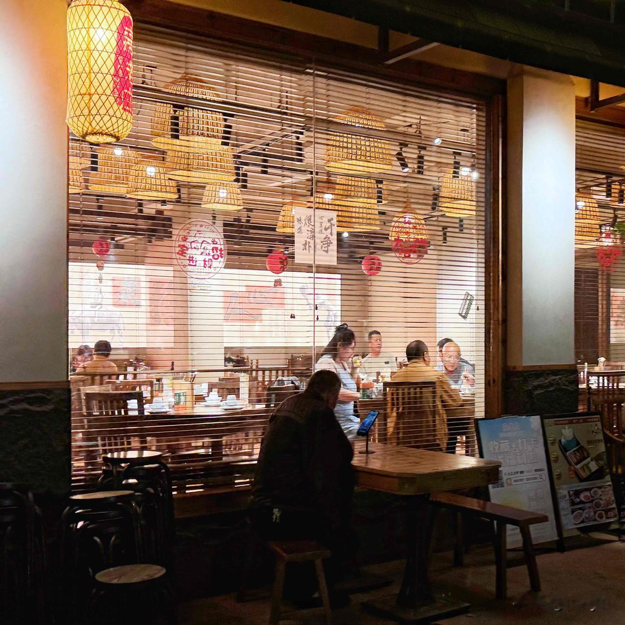 餐厅内外～20250509常州，晚餐原本打算在家吃的，接到摄友电话后就又去了蓝天