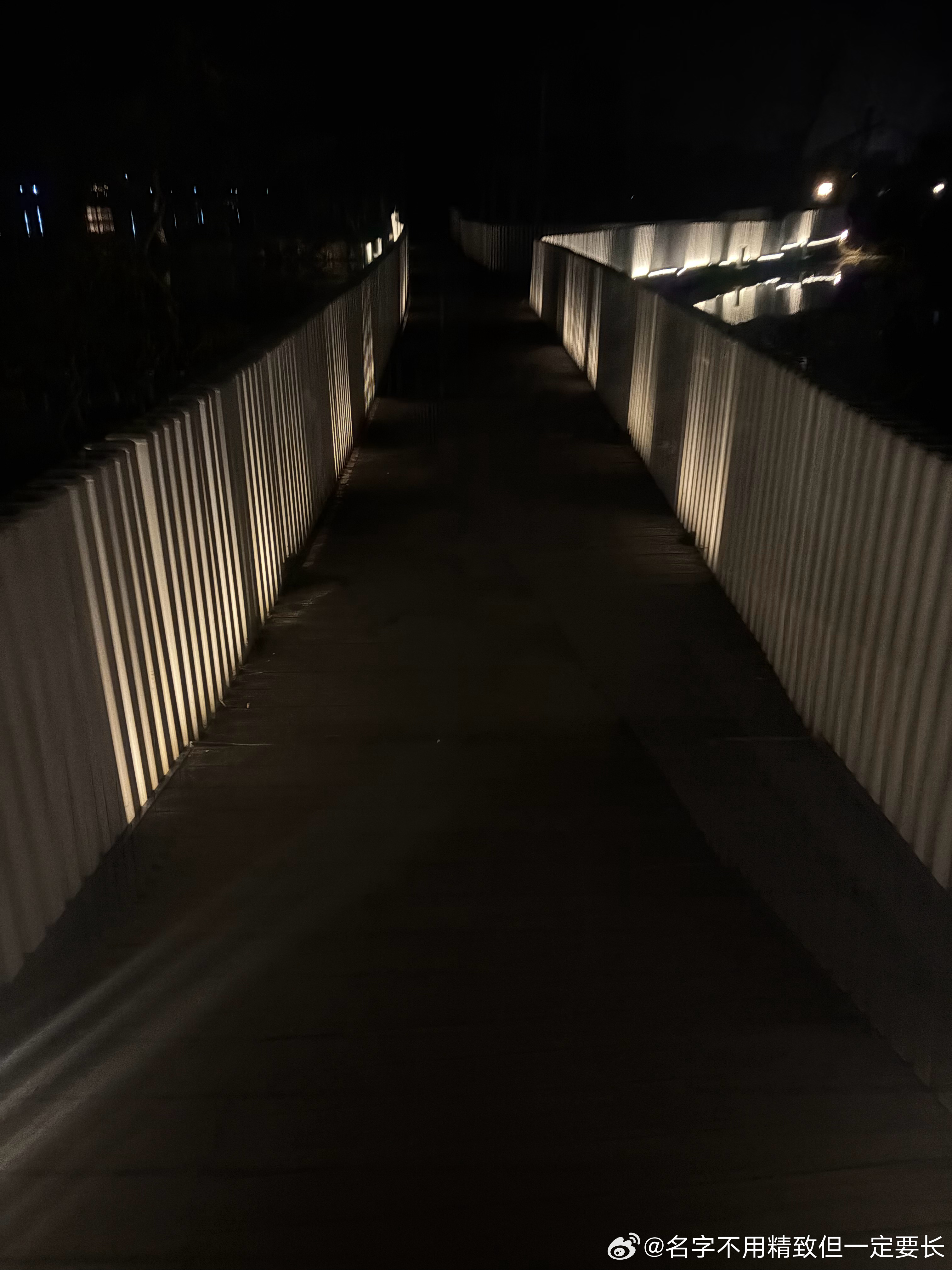 趁着今天早下班，出来🏃🏻跑步，绍兴将迎来雨季，珍惜每一次夜跑 绍兴·柯岩鉴湖
