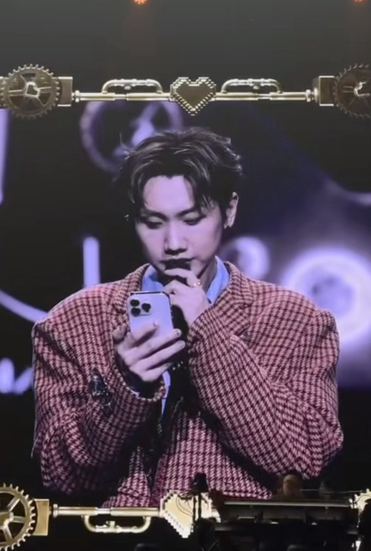 汪苏泷读了网友写的长文 谁懂啊汪苏泷把网友的长文念出来了！西雅图演唱会现场，他分